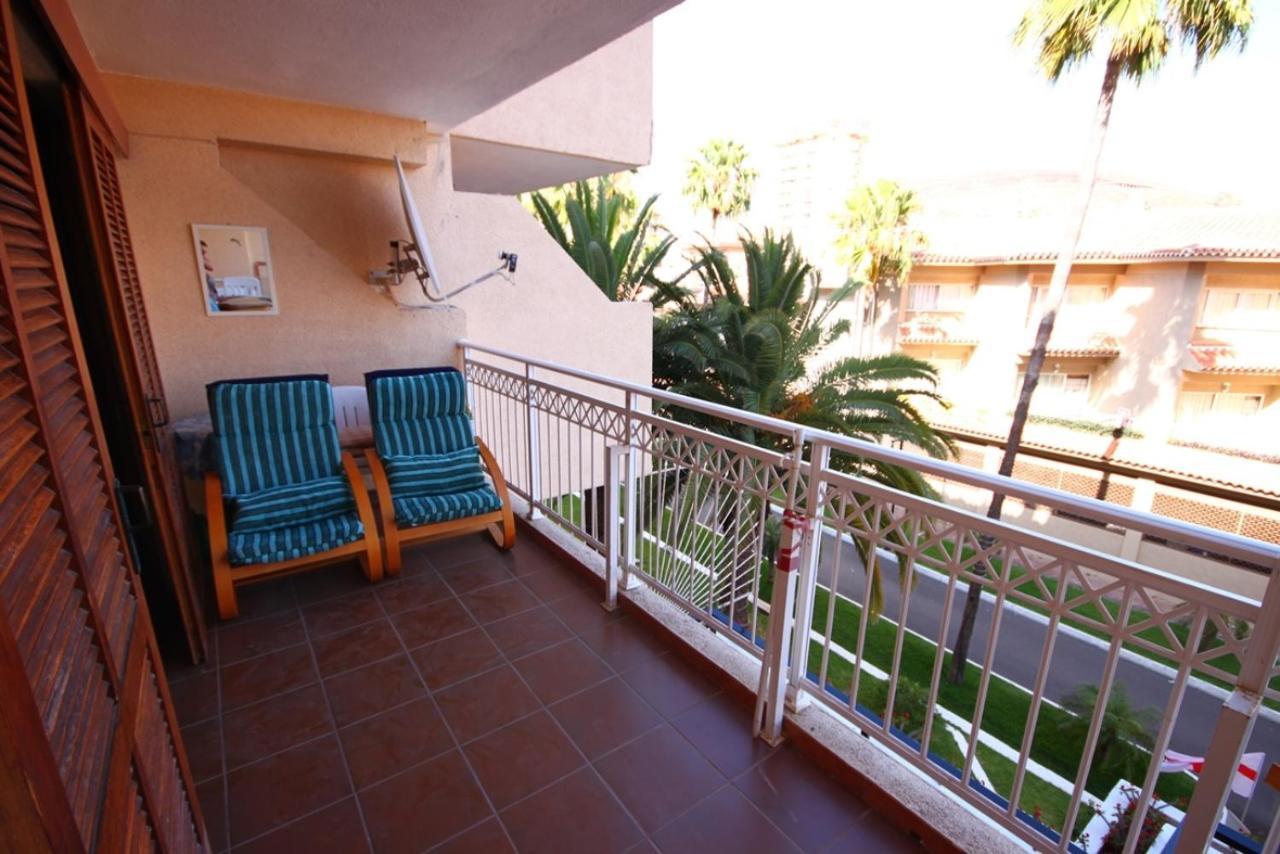 Two Bedroom Apartment In Beachfront Complex With Pool In Playa De Las Americas. Exterior foto