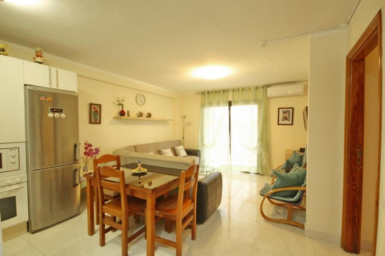 Two Bedroom Apartment In Beachfront Complex With Pool In Playa De Las Americas. Exterior foto