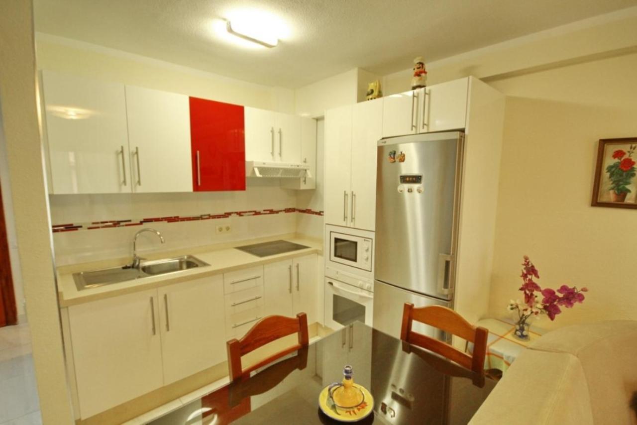Two Bedroom Apartment In Beachfront Complex With Pool In Playa De Las Americas. Exterior foto