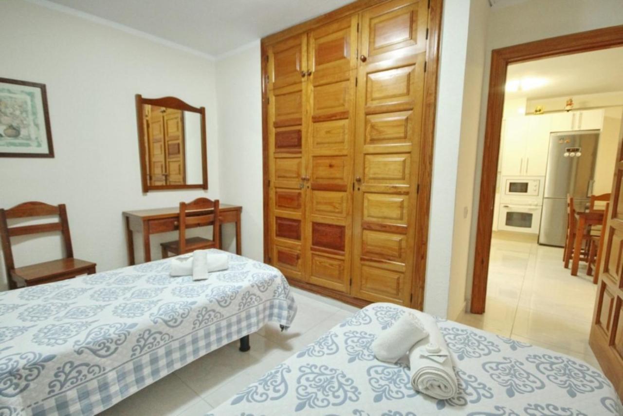 Two Bedroom Apartment In Beachfront Complex With Pool In Playa De Las Americas. Exterior foto